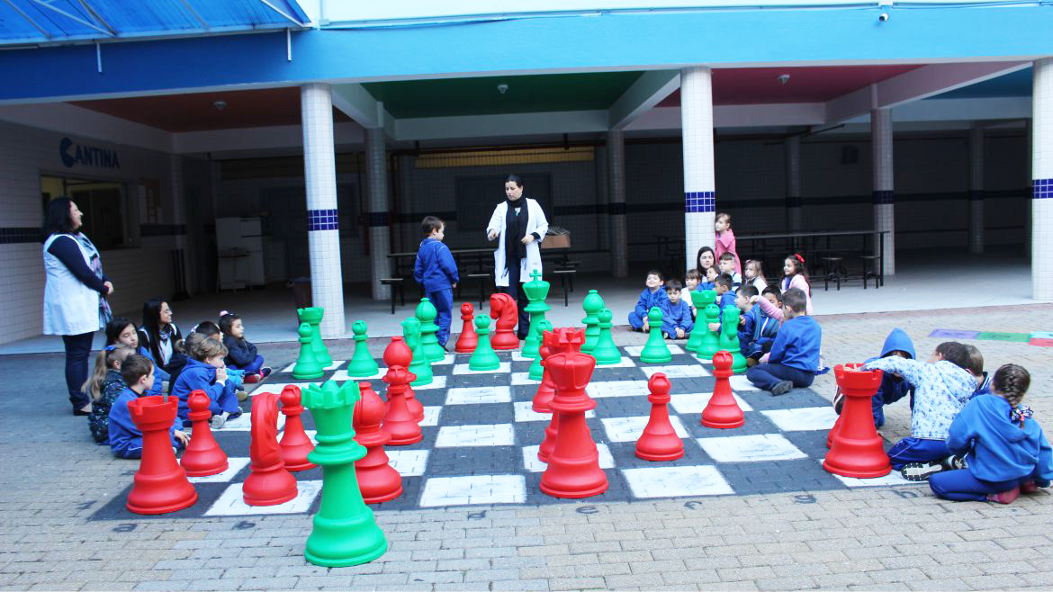 Aulas de xadrez engajam estudantes que vão confeccionar seus próprios  tabuleiros